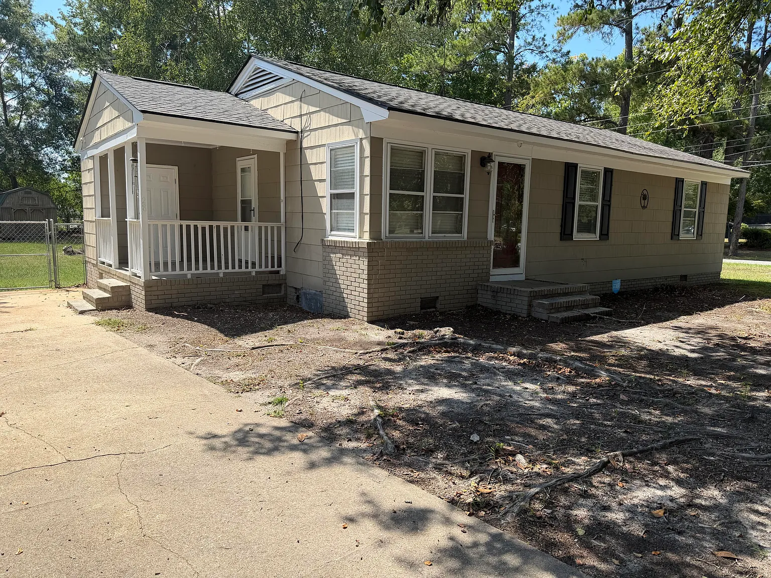 3 bed, 1.0 bath, 986 sqft, $1,300 — Photo 3