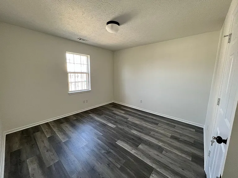 802 Aubrey Ave — Photo 11