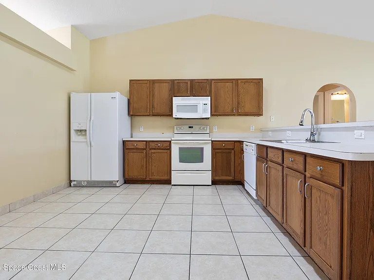 1406 Martinez St SE — Photo 6