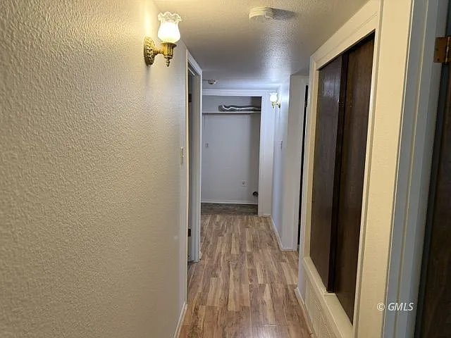 210 E Hunter Dr — Photo 17