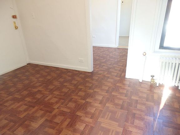 5th image of 554 W 50th St APT 6RE