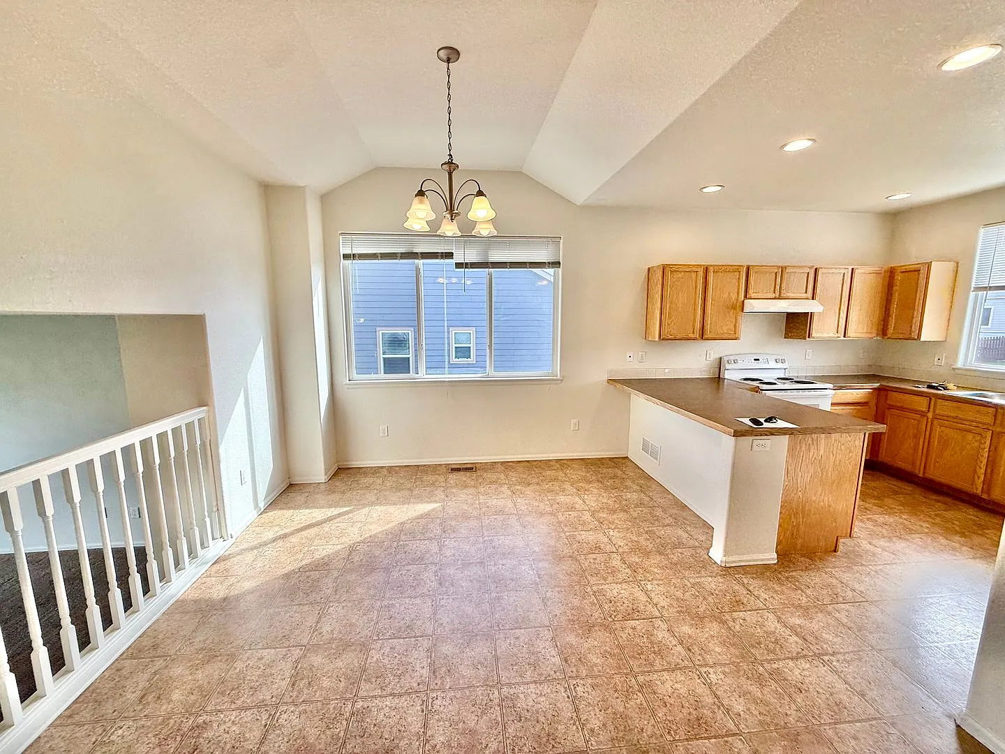 Tri-Level In Park Meadows Subdivision- Wellington 2 Weeks Free — Photo 4