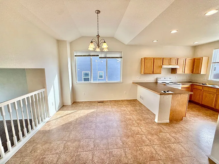 7374 Andover St — Photo 4