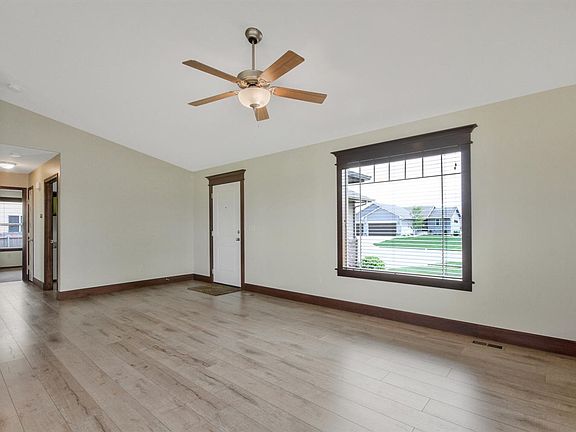5th image of 1431 N Aster St