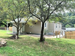 830 Boggs School Rd, Coraopolis, PA 15108