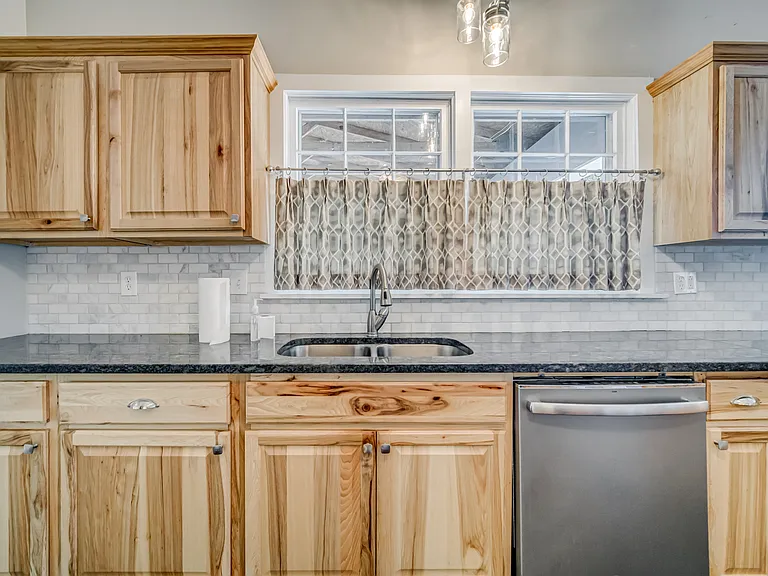 121 Brown St — Photo 8