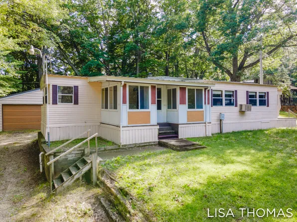 9871 Chippewa St, Chippewa Lake, MI 49320