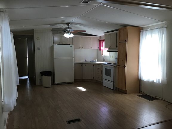 5th image of 223 Matthew Cir