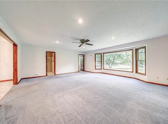 5th image of 9432 Lee Blvd