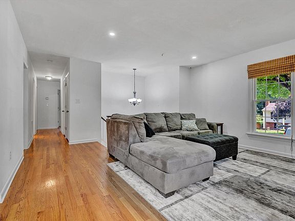 4th image of 3953 Sandpiper Dr