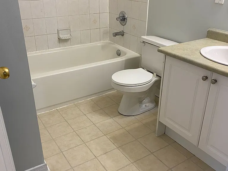 37 Four Winds Dr #105 — Photo 23
