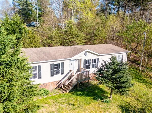 175 Cedar Hill Dr, Crumpler, NC 28617