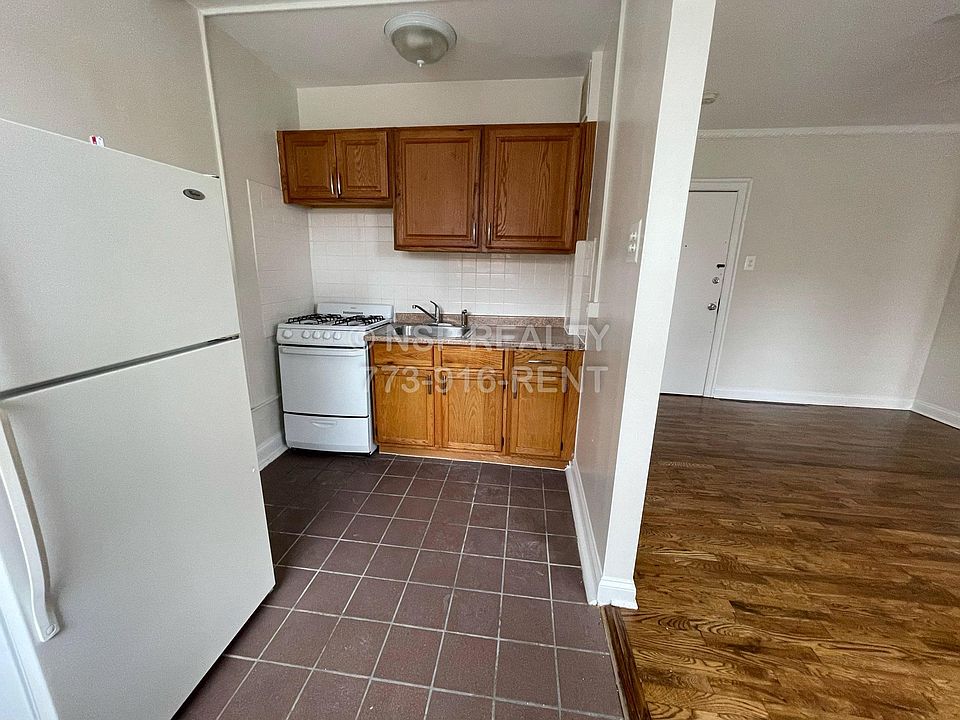 1st image of 1410 W Chase Ave #105