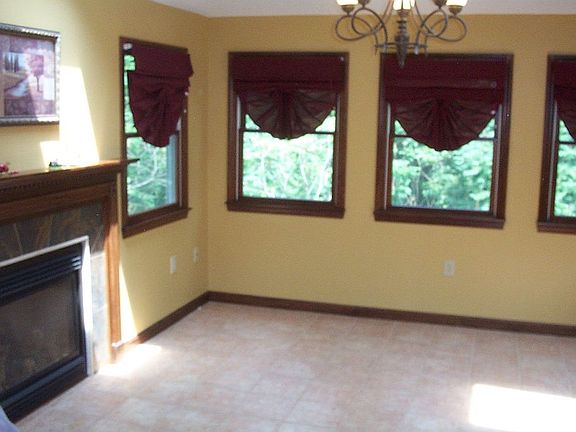 4 Season room w/gas Fireplace