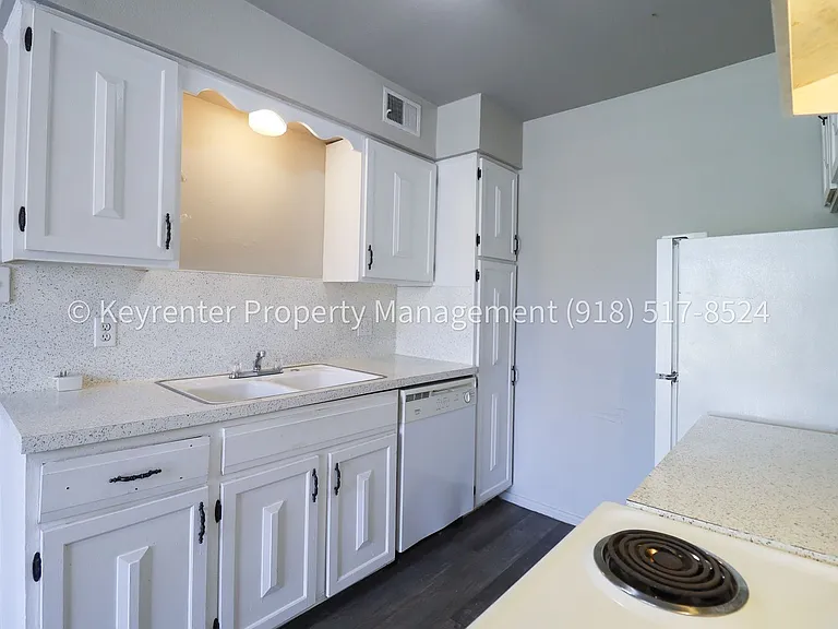 4318 E 67th St #571 — Photo 16