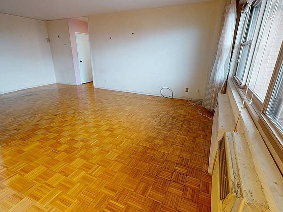 4th image of 2935 W 5th St APT 13A