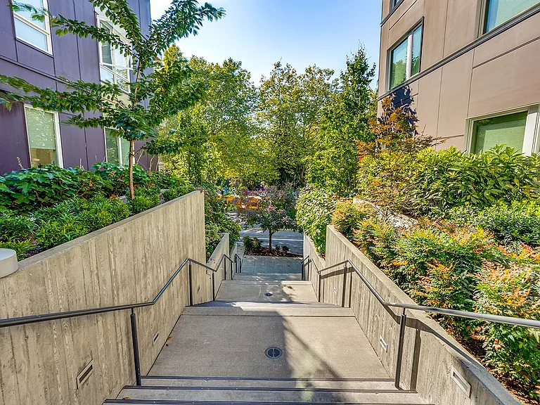 10711 NE 37th Ct — Photo 15