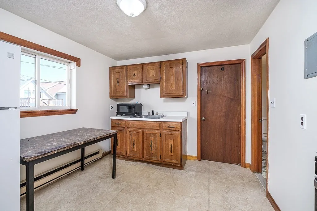 Studio, 1.0 bath, 700 sqft, $1,900 — Photo 3