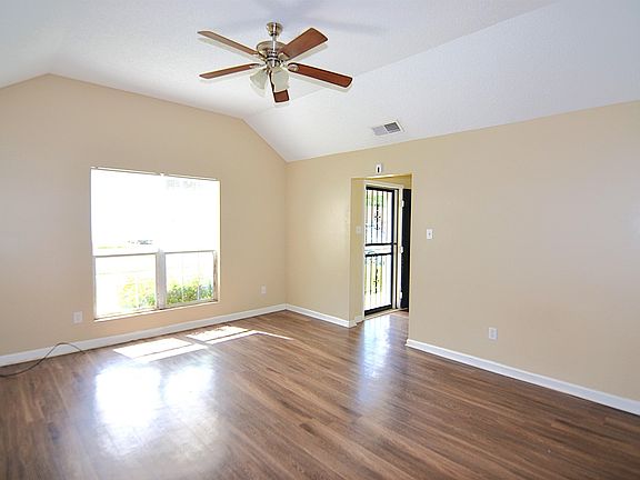2nd image of 2512 Parkview Dr