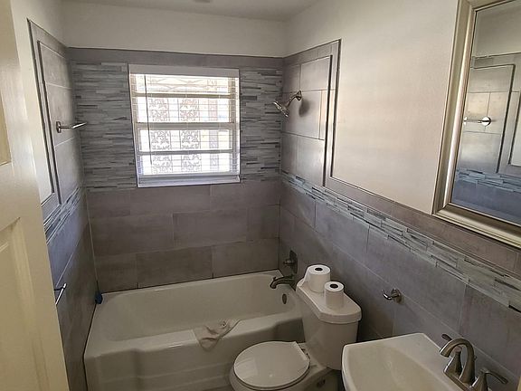5th image of 2424 Bentley Ave