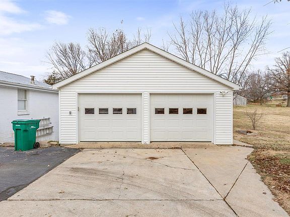 3rd image of 263 Gerard St