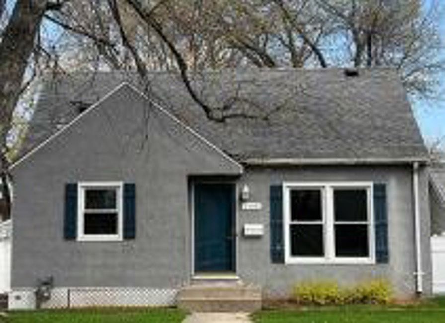 1st image of 2105 Highland Pl NE