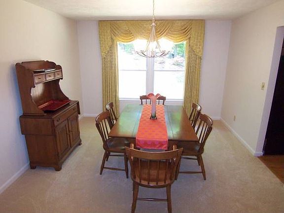4th image of 1122 Spain Dr