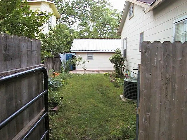 2 bed, 1200 sqft, $1,900 — Photo 3