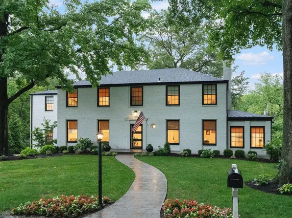 6 Rio Vista Dr, Saint Louis, MO 63124