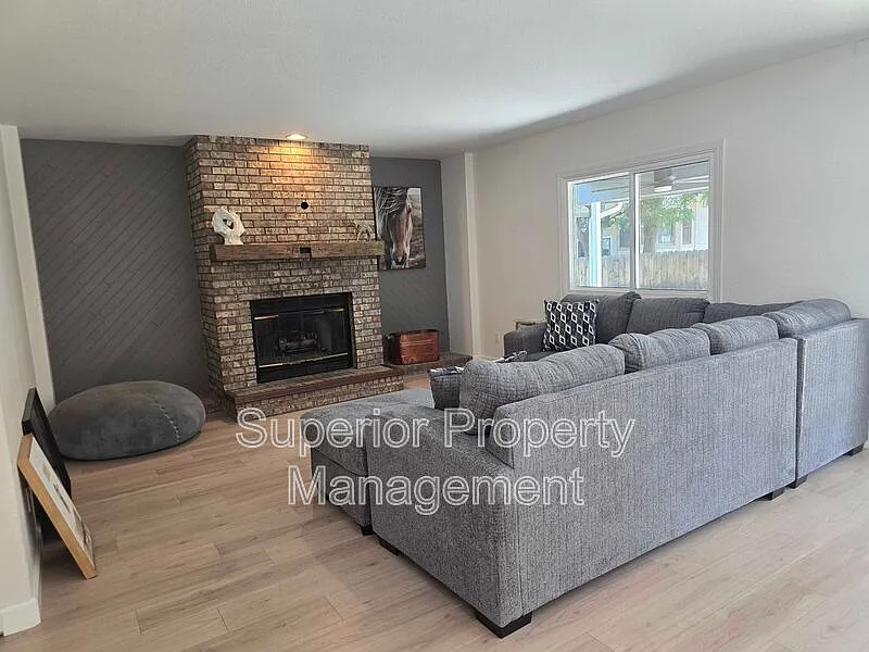 1 bed, 1.0 bath, 180 sqft, $800 — Photo 2