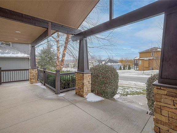 4th image of 6003 Hilltop Dr
