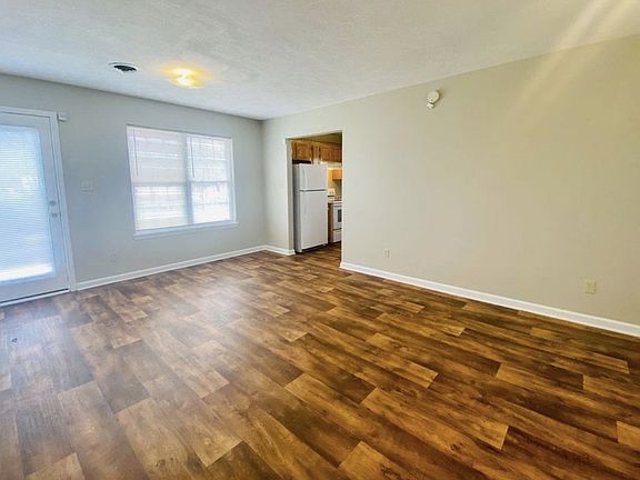 3rd image of 403 Eddy St