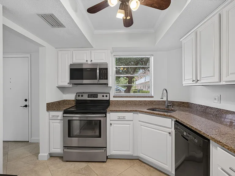 18081 SE Country Club Dr #9-83 — Photo 2