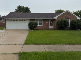 917 Shady Ln, Aurora, IL 60506