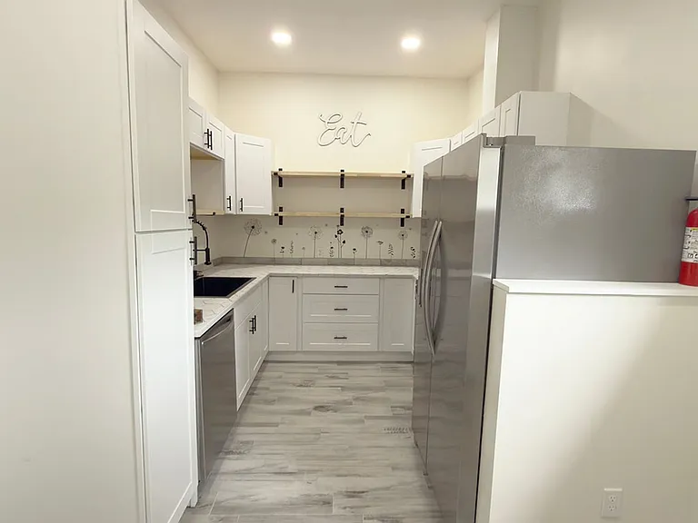 138 S Main Ave #B — Photo 4