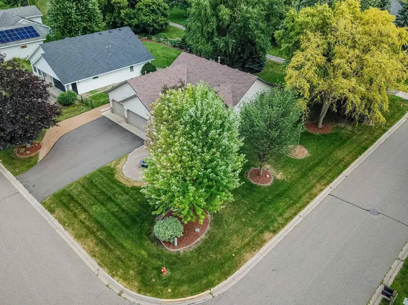1449 Aretz Ct, Victoria, MN 55386