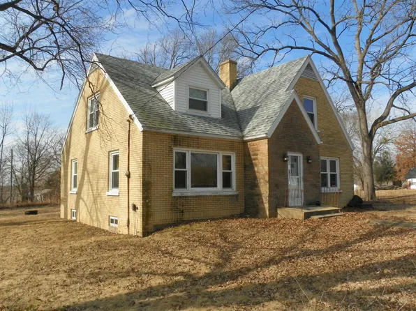 105 N Olin St, Altona, IL 61414