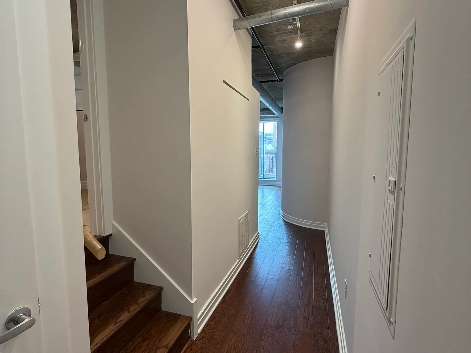 1 bed, 761 sqft, $3,200 — Photo 3