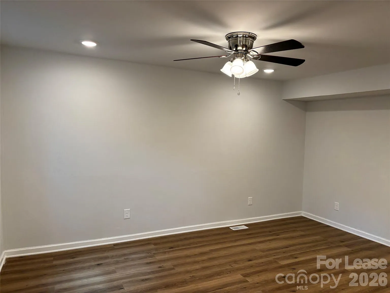 4 bed, 2.0 bath, 1364 sqft, $1,900 — Photo 4
