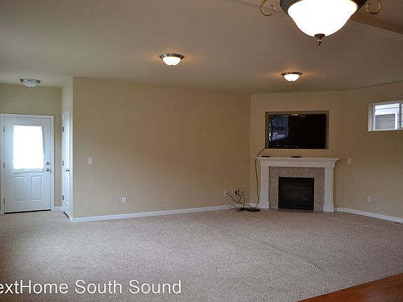 2nd image of 4417 McKinley St NE