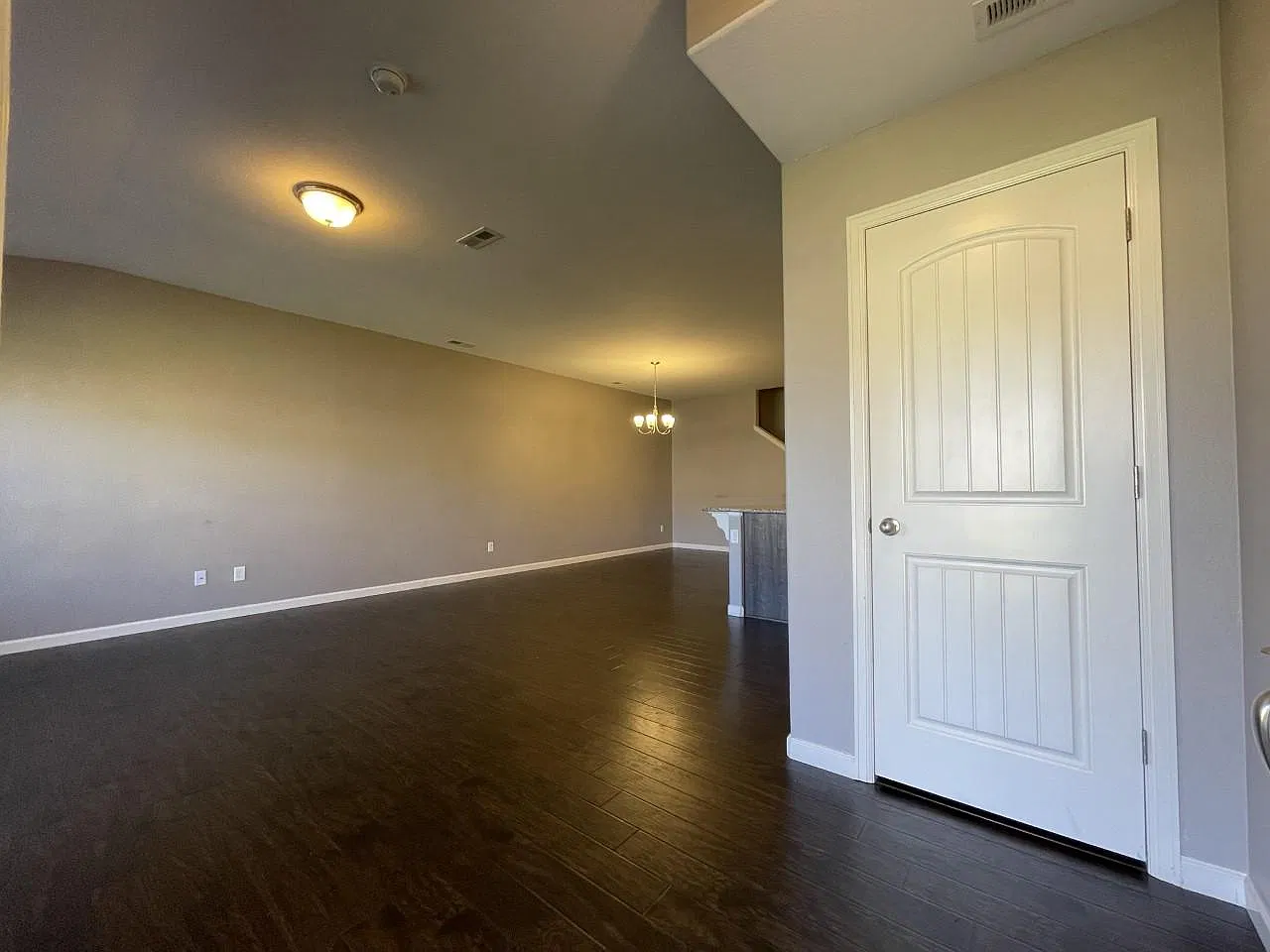 3 bed, 2.5 bath, 1682 sqft, $2,301 — Photo 3