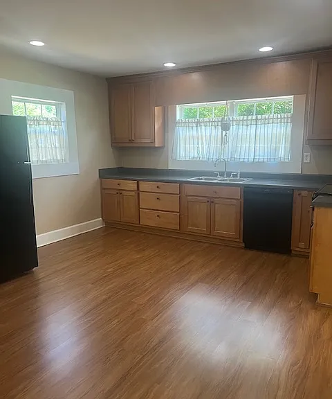825 Athens St — Photo 6