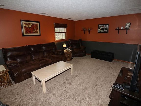 5th image of 10134 Ridgewood Dr