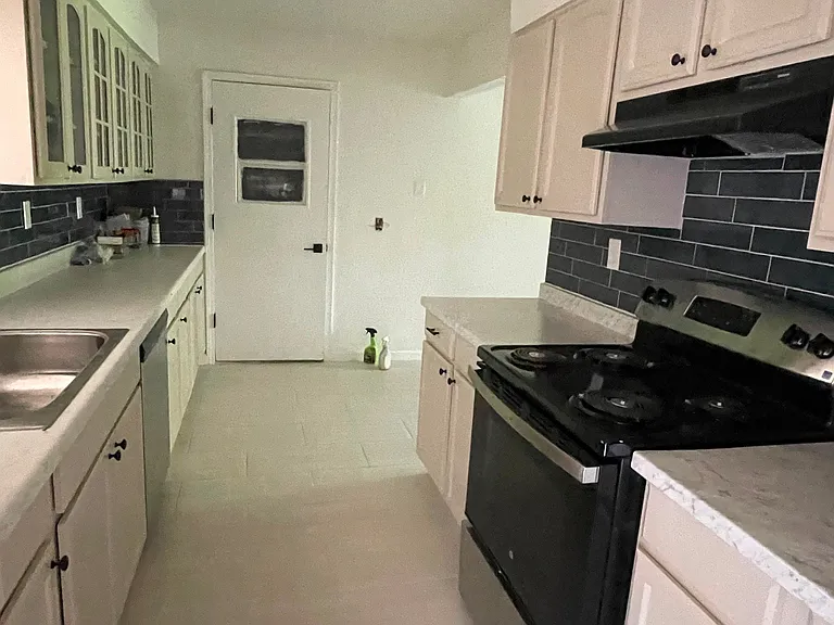 403 Butler Dr — Photo 1