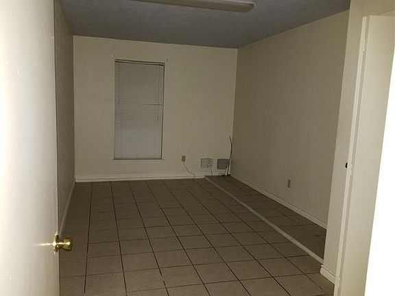 4th image of 2618 Peartree Ln