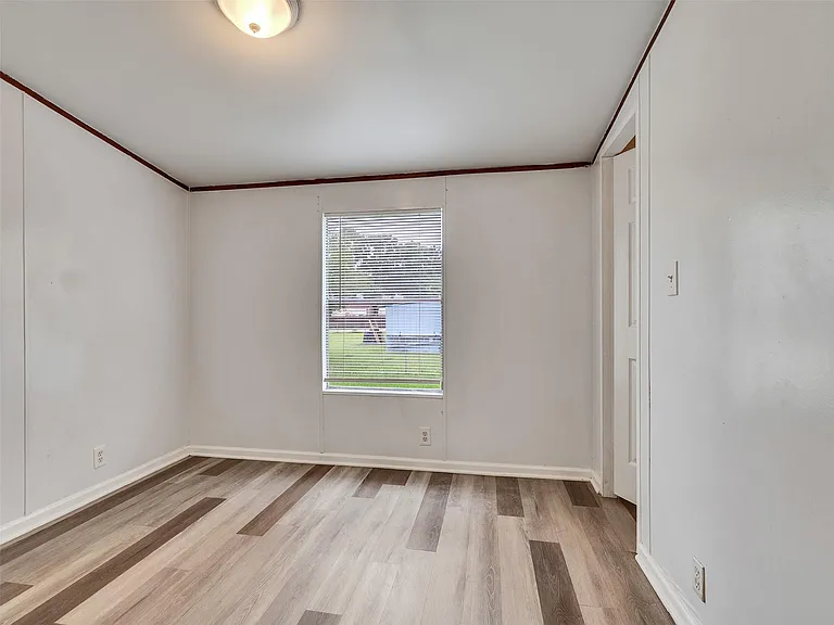 25779 Almarie Dr — Photo 10