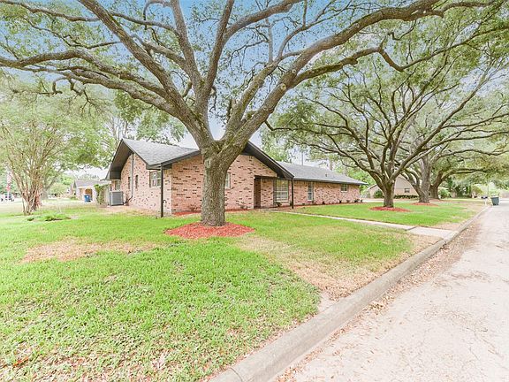 2nd image of 305 Hereford Dr