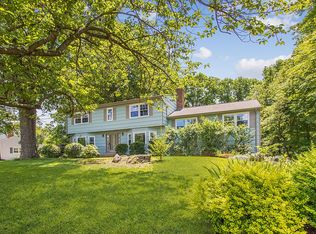 11 Pioneer Trl, Trumbull, CT 06611