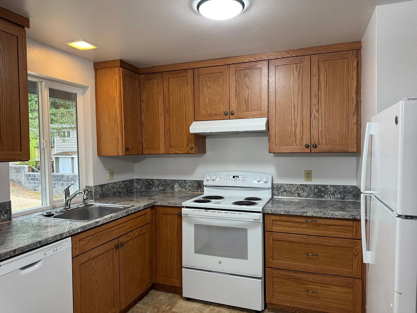 Move-in-Special - $1000 — Photo 3