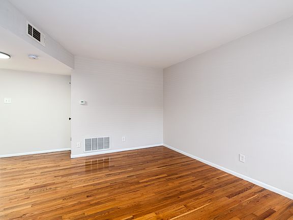 4th image of 7215 Southwest Ave #107S